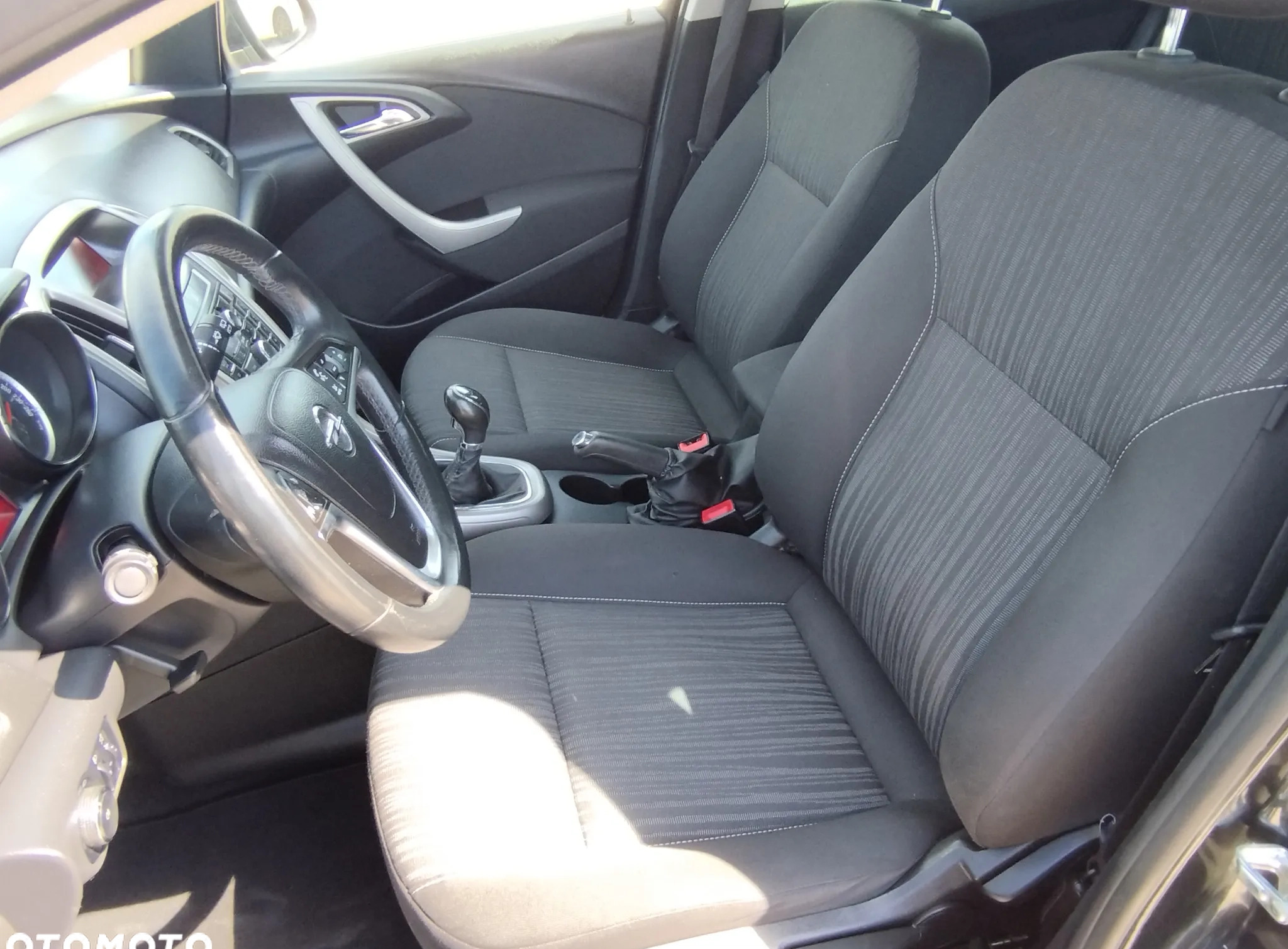Opel Astra cena 19900 przebieg: 185000, rok produkcji 2011 z Nałęczów małe 106